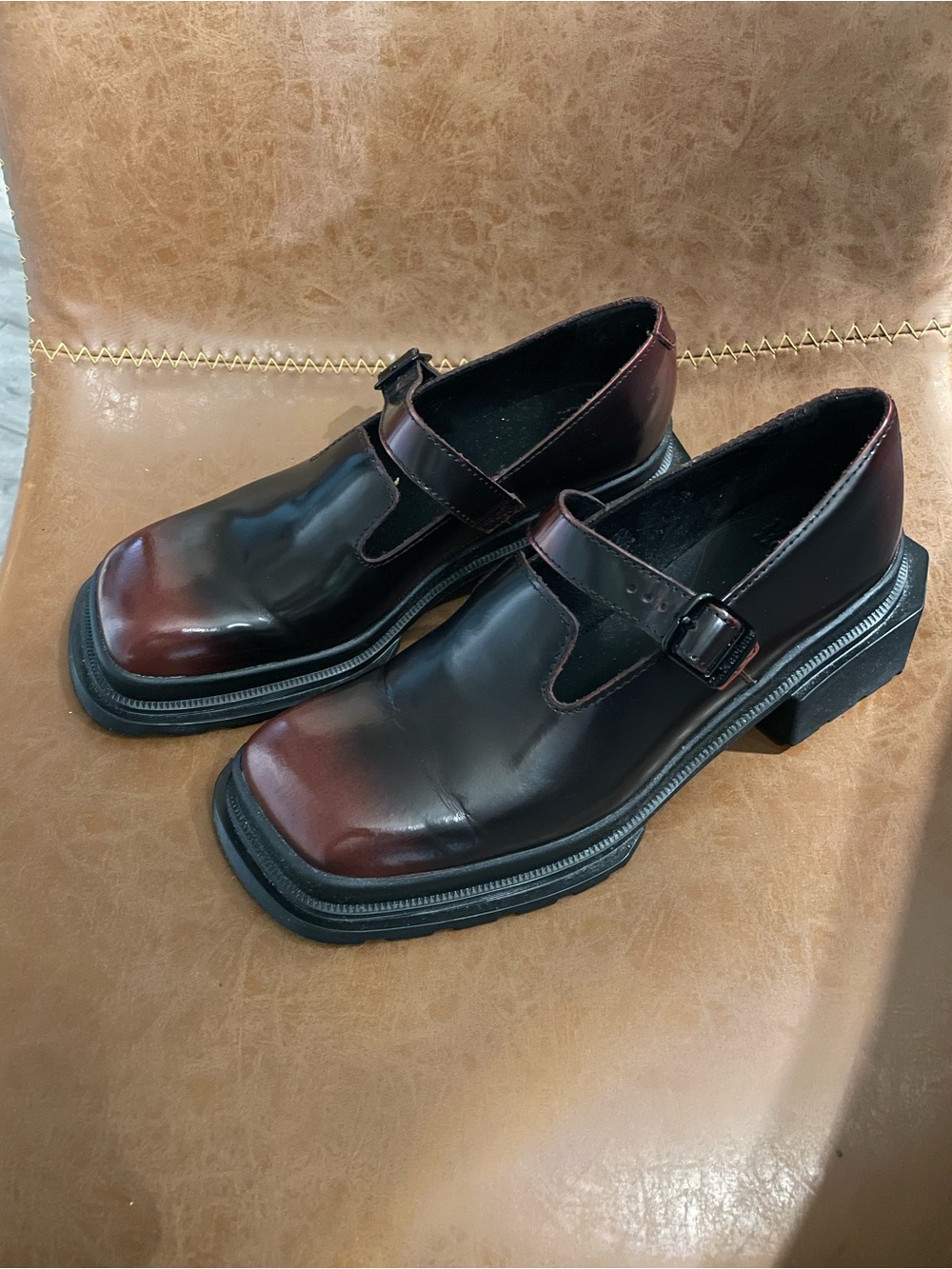 Womens Doc Martens  Burgundy Leather Strap Shoes - Picture 2 of 3